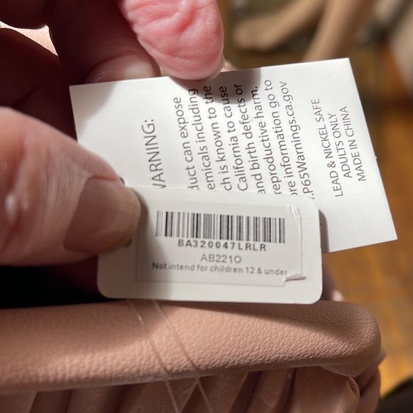 Adorable vegan pleated satchel - crossbody with chunky chain handle. - Picture 7 of 7